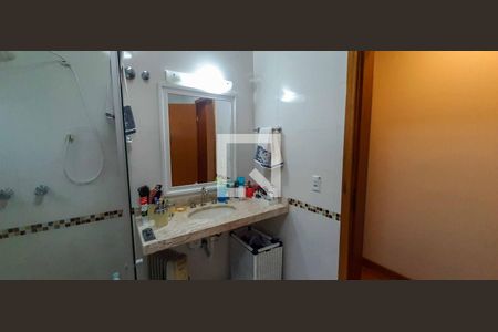 Casa para alugar com 358m², 4 quartos e 6 vagasBanheiro da Suíte 1