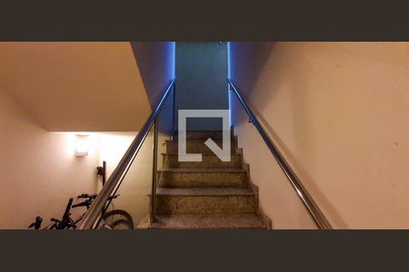 Casa para alugar com 358m², 4 quartos e 6 vagasEscada de acesso a casa