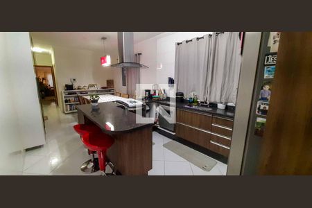 Casa para alugar com 358m², 4 quartos e 6 vagasCozinha