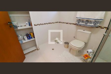 Casa para alugar com 358m², 4 quartos e 6 vagasBanheiro da Suíte 1