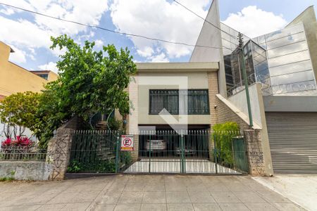 Casa para alugar com 160m², 3 quartos e 3 vagasFachada