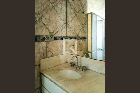 Casa de condomínio à venda com 250m², 6 quartos e 3 vagasBanheiro