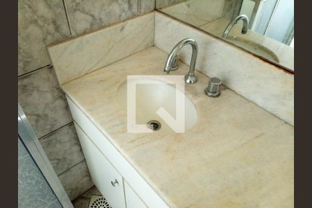 Casa de condomínio à venda com 250m², 6 quartos e 3 vagasBanheiro