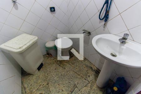 Casa à venda com 300m², 3 quartos e 2 vagasBanheiro 4