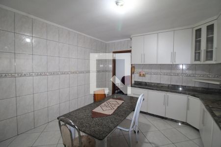 Casa à venda com 177m², 3 quartos e 2 vagasCozinha