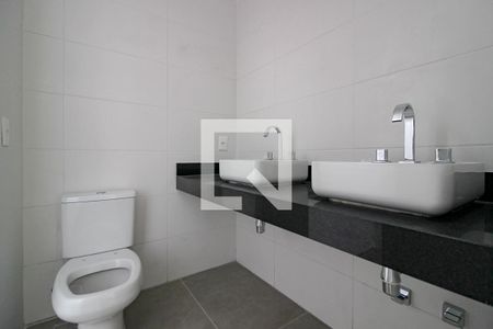 Casa de condomínio à venda com 225m², 3 quartos e 2 vagas Casa de condomínio à venda com 225m², 3 quartos e 2 vagasBanheiro da Suíte