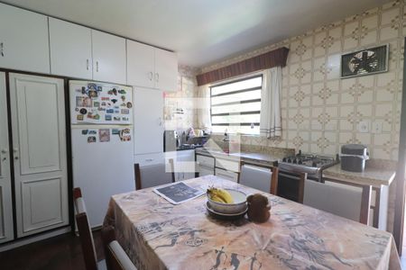 Casa à venda com 290m², 5 quartos e 4 vagasCozinha