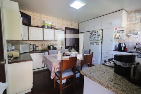 Casa à venda com 290m², 5 quartos e 4 vagasCozinha