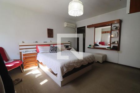 Casa à venda com 290m², 5 quartos e 4 vagasSuíte