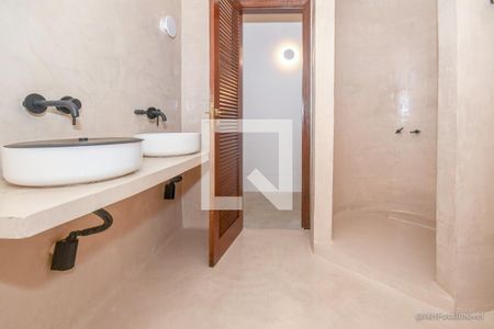 Casa à venda com 238m², 3 quartos e 2 vagasBanheiro