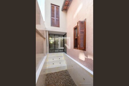 Casa à venda com 238m², 3 quartos e 2 vagasPiscina