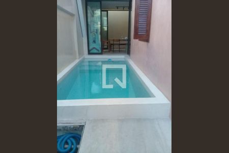 Casa à venda com 238m², 3 quartos e 2 vagasPiscina