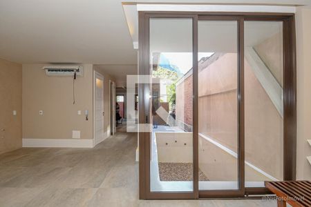 Casa à venda com 238m², 3 quartos e 2 vagasQuarto