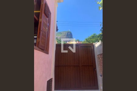 Casa à venda com 238m², 3 quartos e 2 vagasFachada