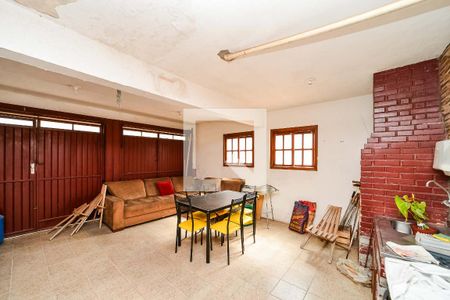 Casa à venda com 284m², 4 quartos e 4 vagas Casa à venda com 284m², 4 quartos e 4 vagasEspaço Gourmet/Garagem