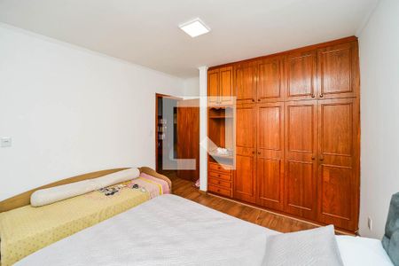 Casa à venda com 284m², 4 quartos e 4 vagas Casa à venda com 284m², 4 quartos e 4 vagasQuarto 2