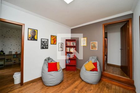 Casa à venda com 284m², 4 quartos e 4 vagas Casa à venda com 284m², 4 quartos e 4 vagasHall entre quartos