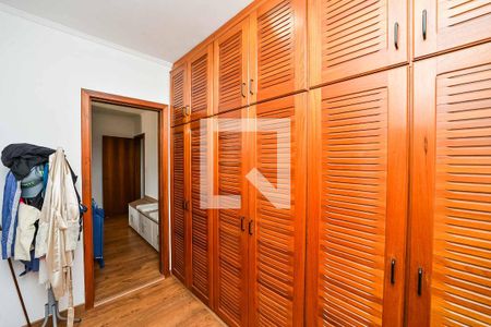 Casa à venda com 284m², 4 quartos e 4 vagas Casa à venda com 284m², 4 quartos e 4 vagasCloset da Suíte