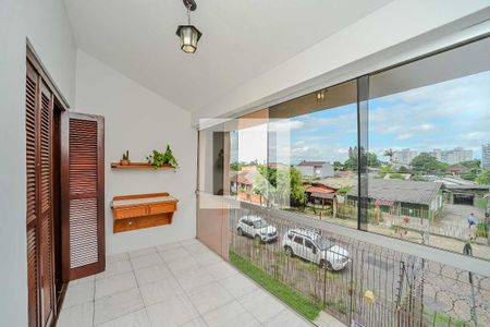 Casa à venda com 284m², 4 quartos e 4 vagas Casa à venda com 284m², 4 quartos e 4 vagasSacada do Quarto 1