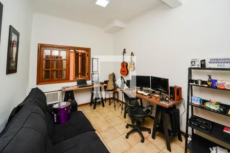 Casa à venda com 284m², 4 quartos e 4 vagas Casa à venda com 284m², 4 quartos e 4 vagasEscritório