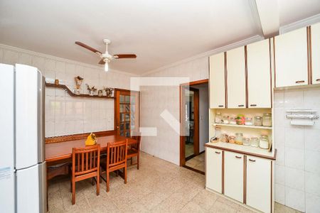 Casa à venda com 284m², 4 quartos e 4 vagas Casa à venda com 284m², 4 quartos e 4 vagasCozinha