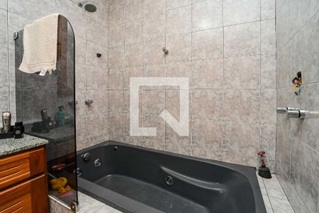 Casa à venda com 284m², 4 quartos e 4 vagas Casa à venda com 284m², 4 quartos e 4 vagasBanheiro da Suíte