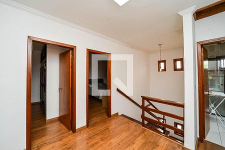 Casa à venda com 284m², 4 quartos e 4 vagas Casa à venda com 284m², 4 quartos e 4 vagasHall entre quartos