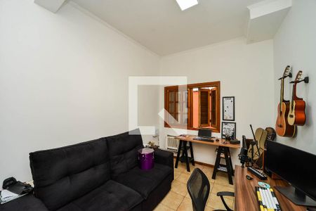 Casa à venda com 284m², 4 quartos e 4 vagas Casa à venda com 284m², 4 quartos e 4 vagasEscritório