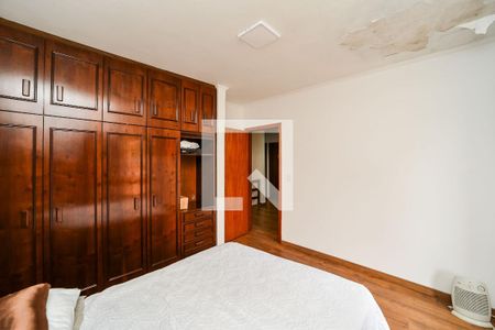 Casa à venda com 284m², 4 quartos e 4 vagas Casa à venda com 284m², 4 quartos e 4 vagasQuarto 3