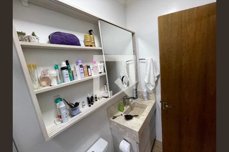 Casa à venda com 100m², 2 quartos e 2 vagasBanheiro quarto 1