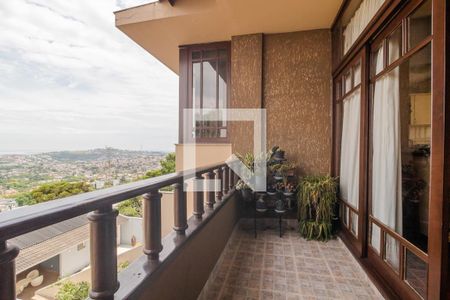 Varanda de casa à venda com 4 quartos, 357m² em Nonoai, Porto Alegre