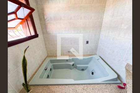 Casa à venda com 480m², 4 quartos e 5 vagasBanheiro - Quarto 2