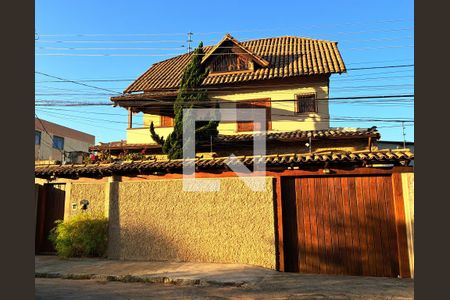 Casa à venda com 480m², 4 quartos e 5 vagasFachada