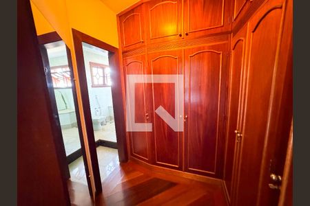 Casa à venda com 480m², 4 quartos e 5 vagasCloset - Quarto 2