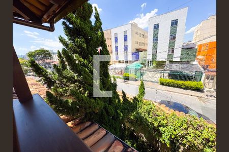 Casa à venda com 480m², 4 quartos e 5 vagasVista Sala 2