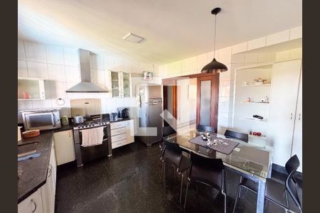 Casa à venda com 480m², 4 quartos e 5 vagasCozinha