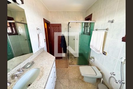 Casa à venda com 480m², 4 quartos e 5 vagasBanheiro - Quarto 2