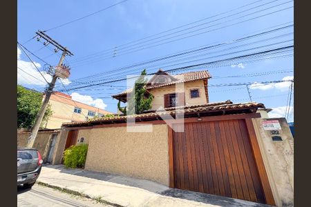 Casa à venda com 480m², 4 quartos e 5 vagasFachada
