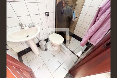 Casa à venda com 480m², 4 quartos e 5 vagasBanheiro 2