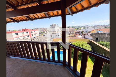 Casa à venda com 480m², 4 quartos e 5 vagasVaranda - Quarto 2