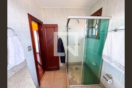 Casa à venda com 480m², 4 quartos e 5 vagasBanheiro - Quarto 2