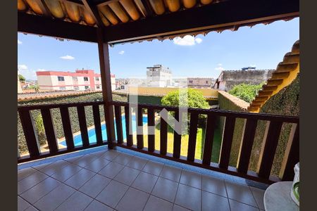 Casa à venda com 480m², 4 quartos e 5 vagasVaranda