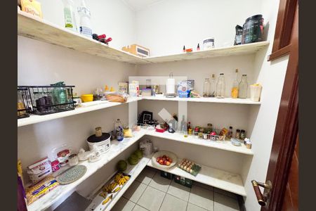 Casa à venda com 480m², 4 quartos e 5 vagasDespensa