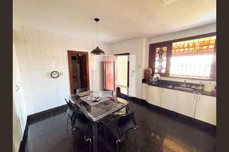 Casa à venda com 480m², 4 quartos e 5 vagasCozinha