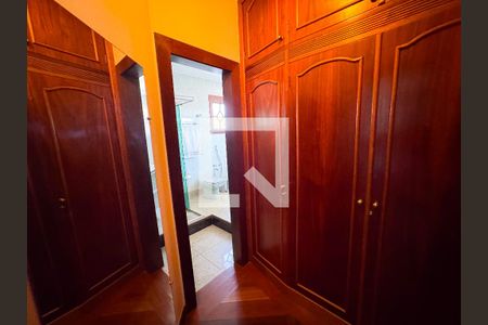 Casa à venda com 480m², 4 quartos e 5 vagasCloset - Quarto 2