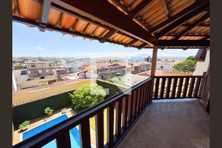 Casa à venda com 480m², 4 quartos e 5 vagasVaranda - Quarto 2