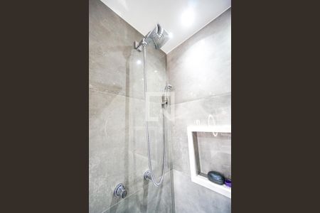 Apartamento à venda com 119m², 3 quartos e 3 vagasChuveiro