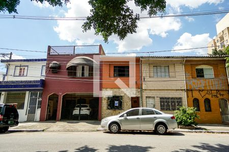 Casa à venda com 80m², 2 quartos e sem vaga Casa à venda com 80m², 2 quartos e sem vagaFachada