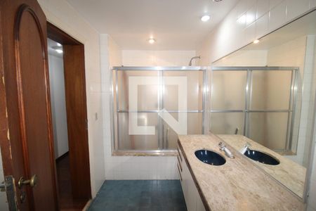 Apartamento à venda com 330m², 4 quartos e 4 vagasBanheiro 1