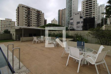 Apartamento à venda com 330m², 4 quartos e 4 vagasÁrea Comum - Piscina